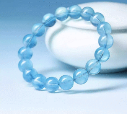 Natural, collector-grade aquamarine single-strand bracelet, suitable for both men and women, a high-end blue crystal bracelet and jewelry piece.